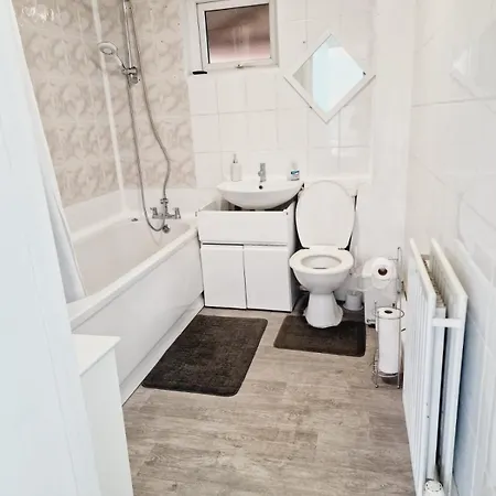 2 Bedroom Cozy Chambers With Free Parking Leeds  Exterior foto