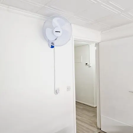 2 Bedroom Cozy Chambers With Free Parking Leeds  Exterior foto
