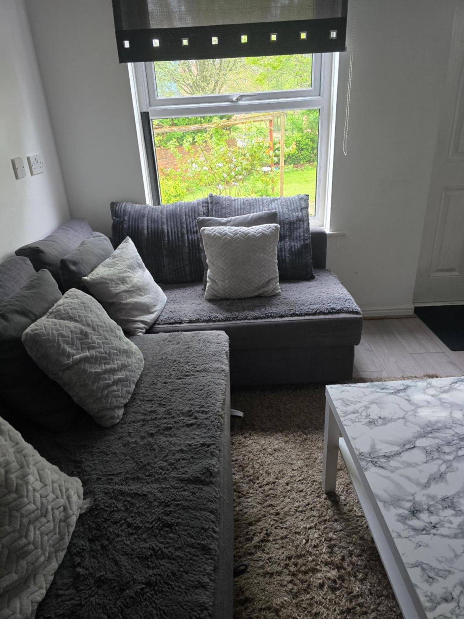 2 Bedroom Cozy Chambers With Free Parking Leeds (West Yorkshire)