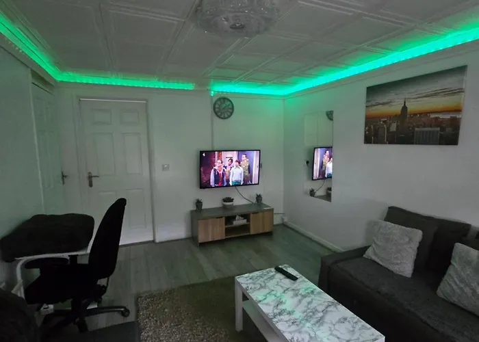 2 Bedroom Cozy Chambers With Free Parking