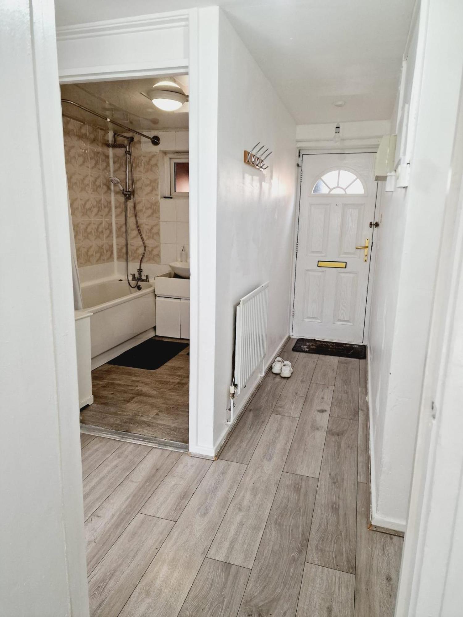 2 Bedroom Cozy Chambers With Free Parking Apartamento