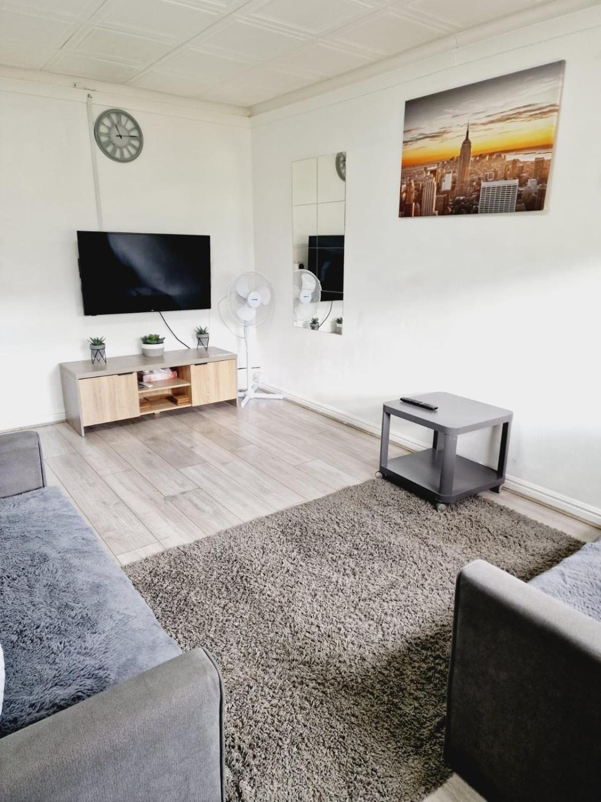 2 Bedroom Cozy Chambers With Free Parking Apartamento *