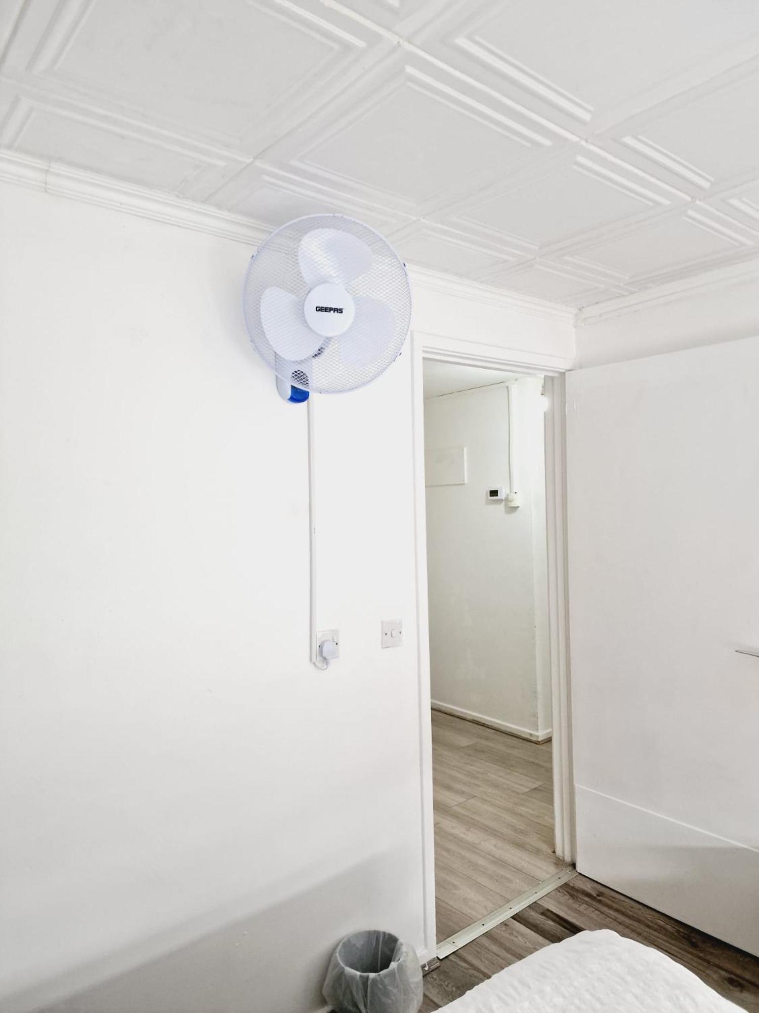 Apartamento 2 Bedroom Cozy Chambers With Free Parking