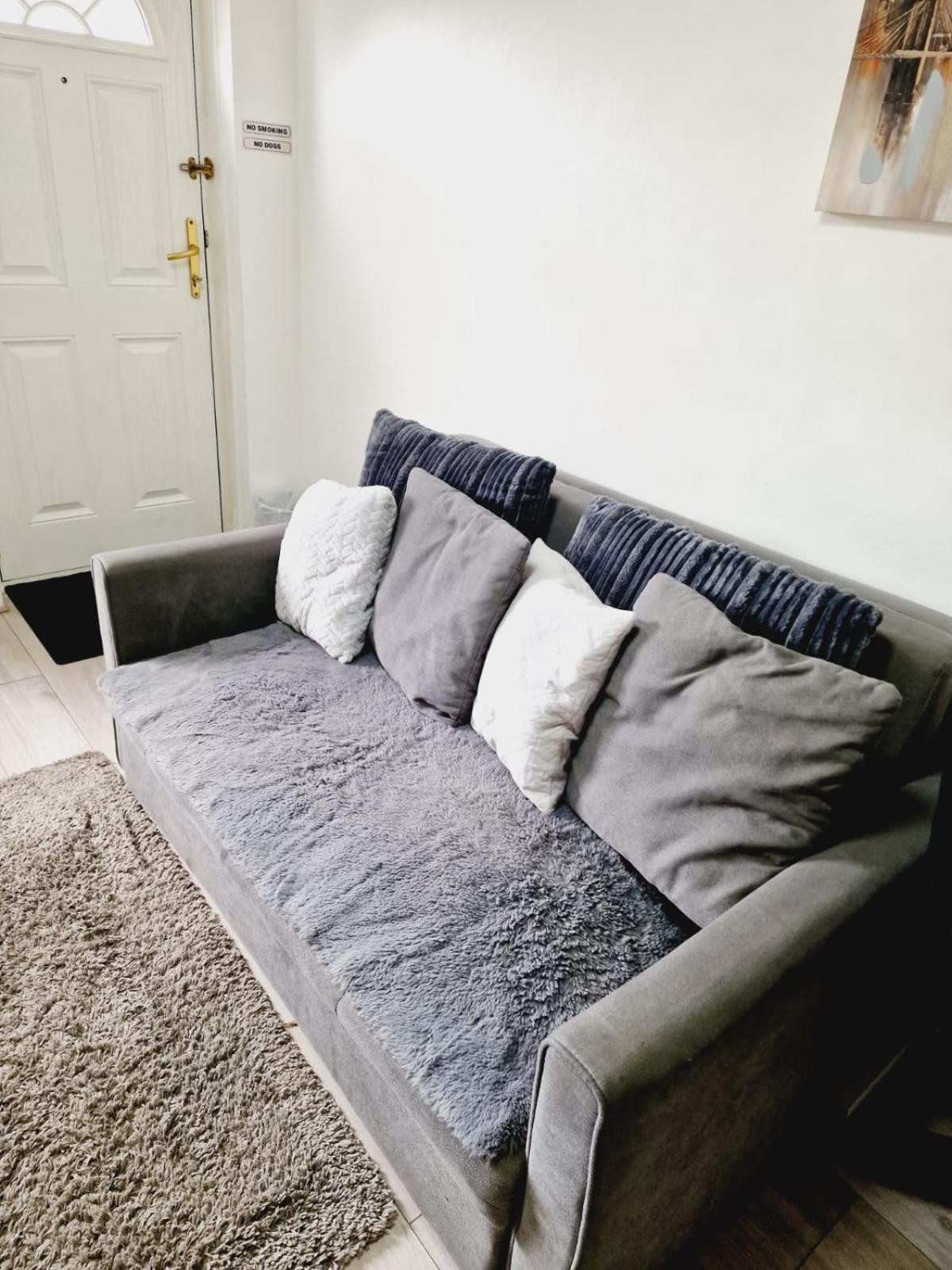 Apartamento 2 Bedroom Cozy Chambers With Free Parking