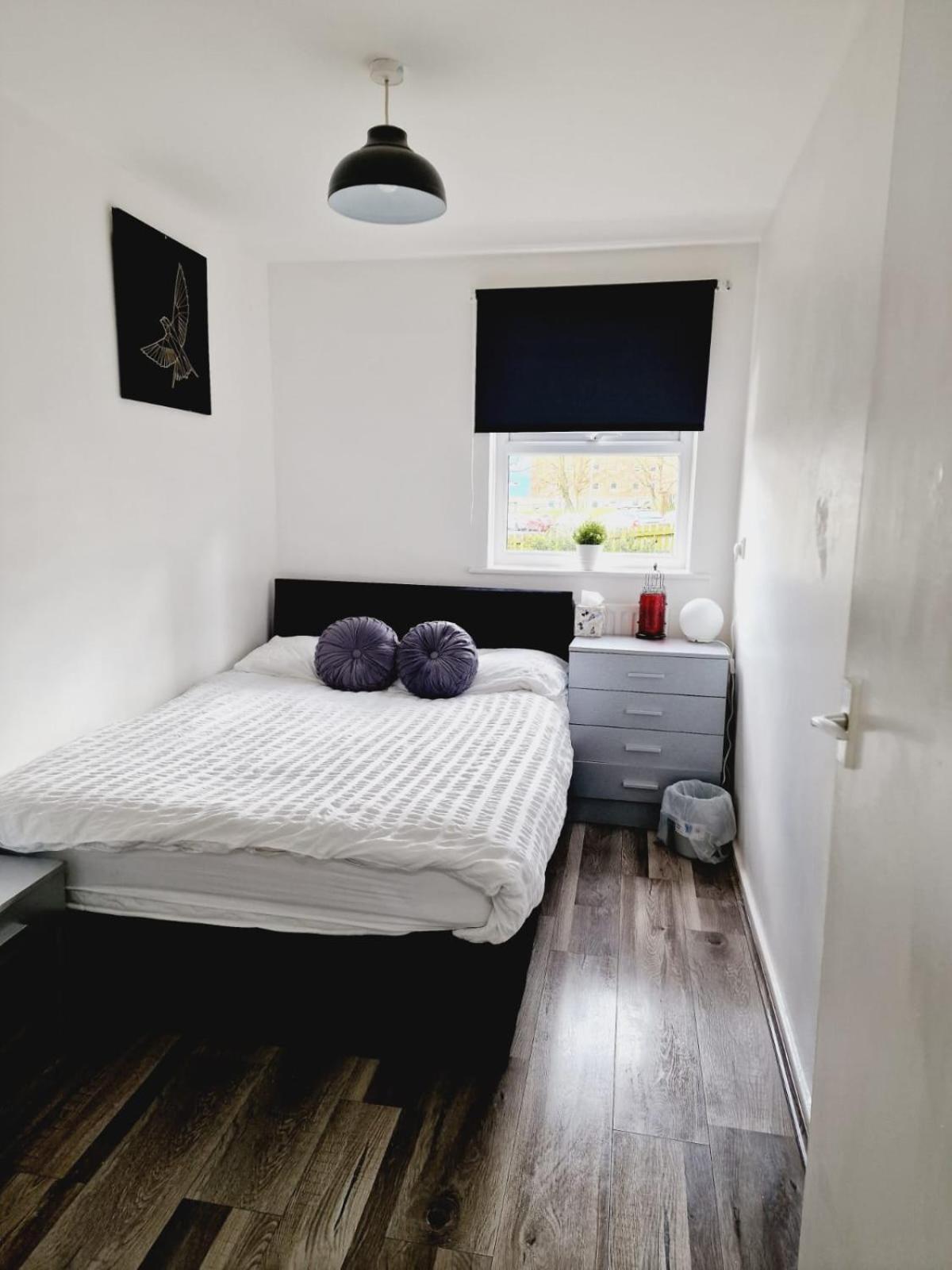 2 Bedroom Cozy Chambers With Free Parking Apartamento *